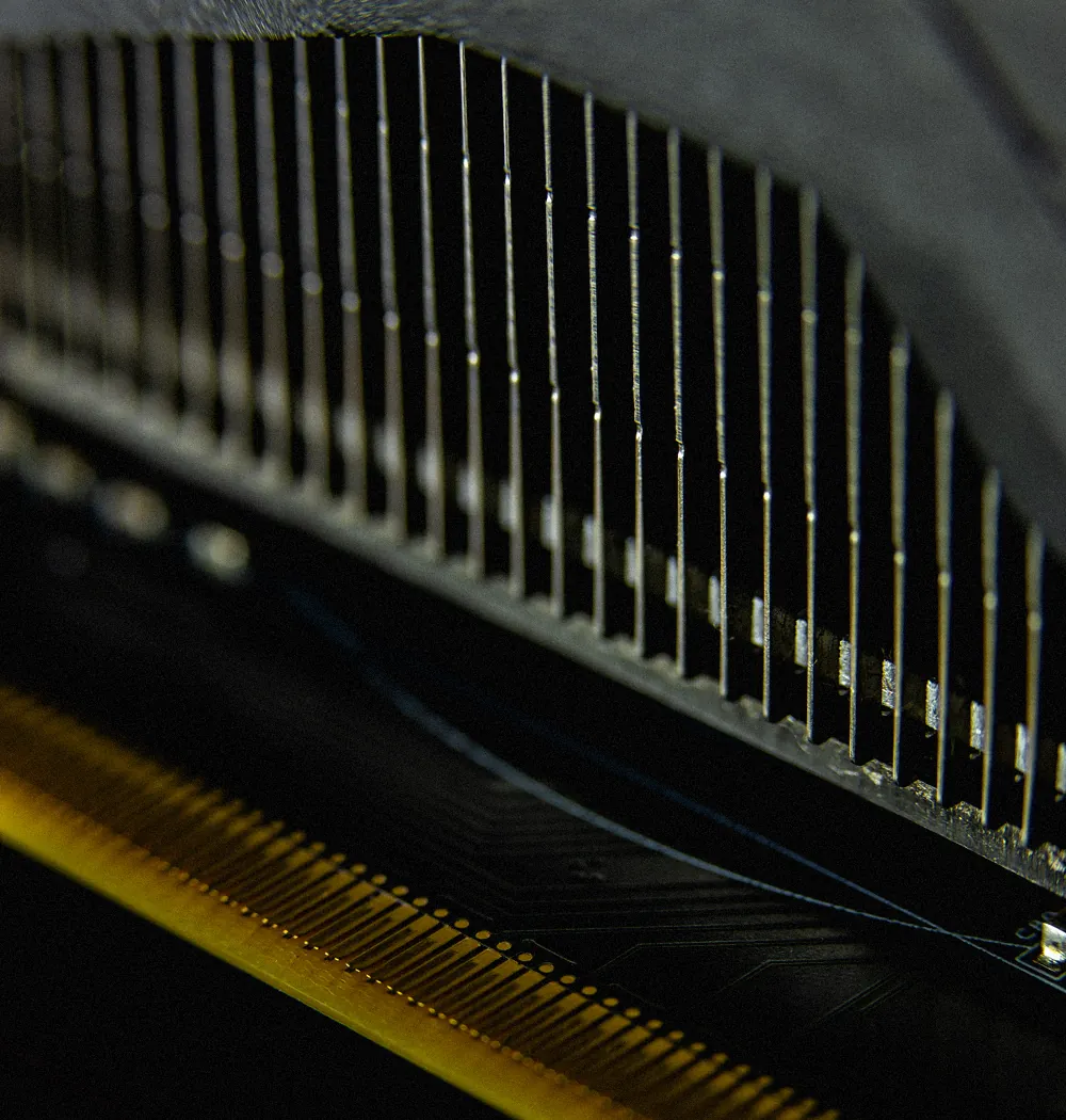 The edge of the card: a fine stack of aluminium fins above the gold contacts.